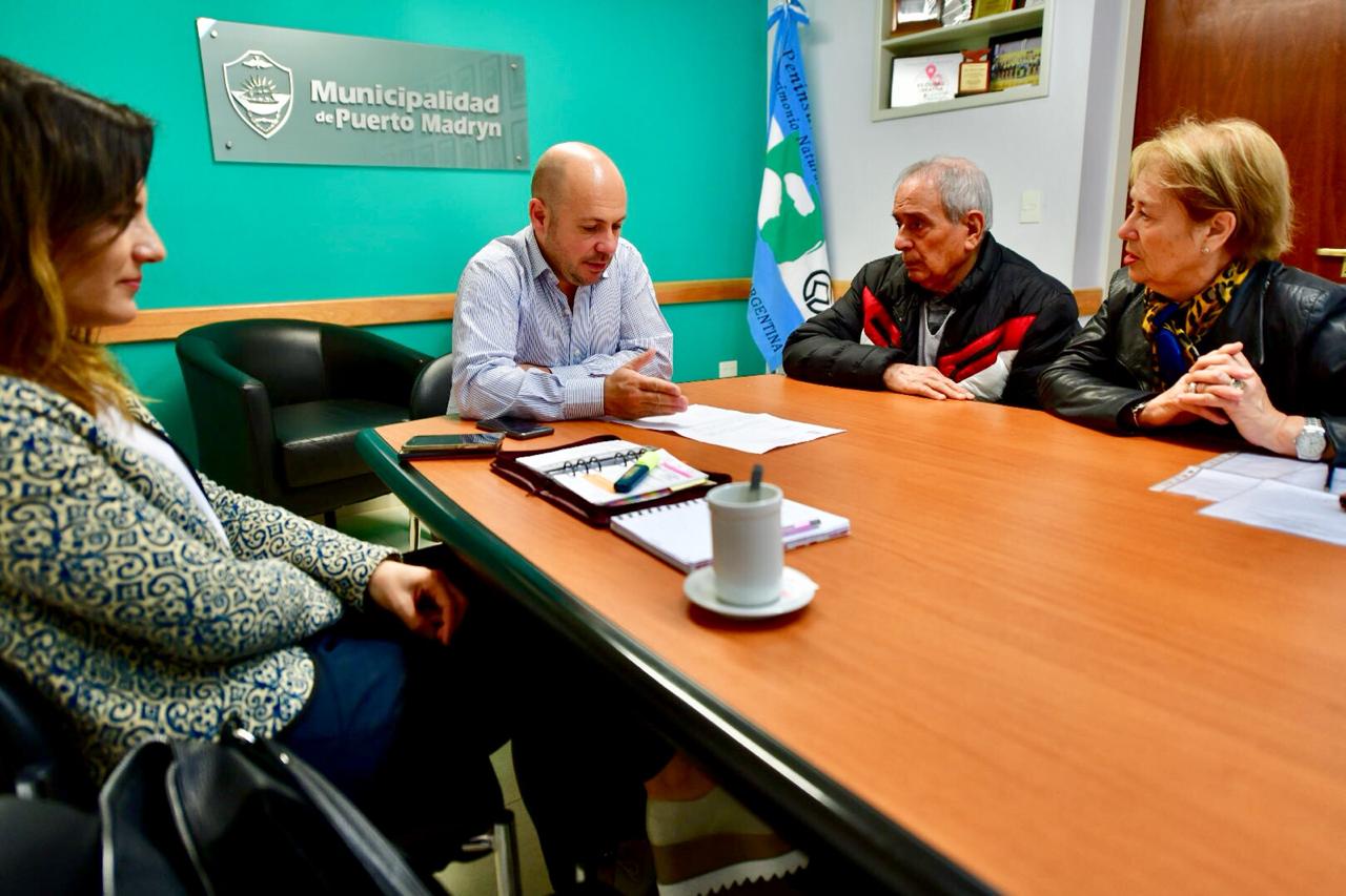 SASTRE CON REPRESENTANTES DEL CENTRO DE JUBILADOS