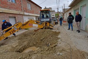 SASTRE SUPERVISÓ EL INICIO DE CONEXIONES DE AGUA EN EL BARRIO EL PORVENIR