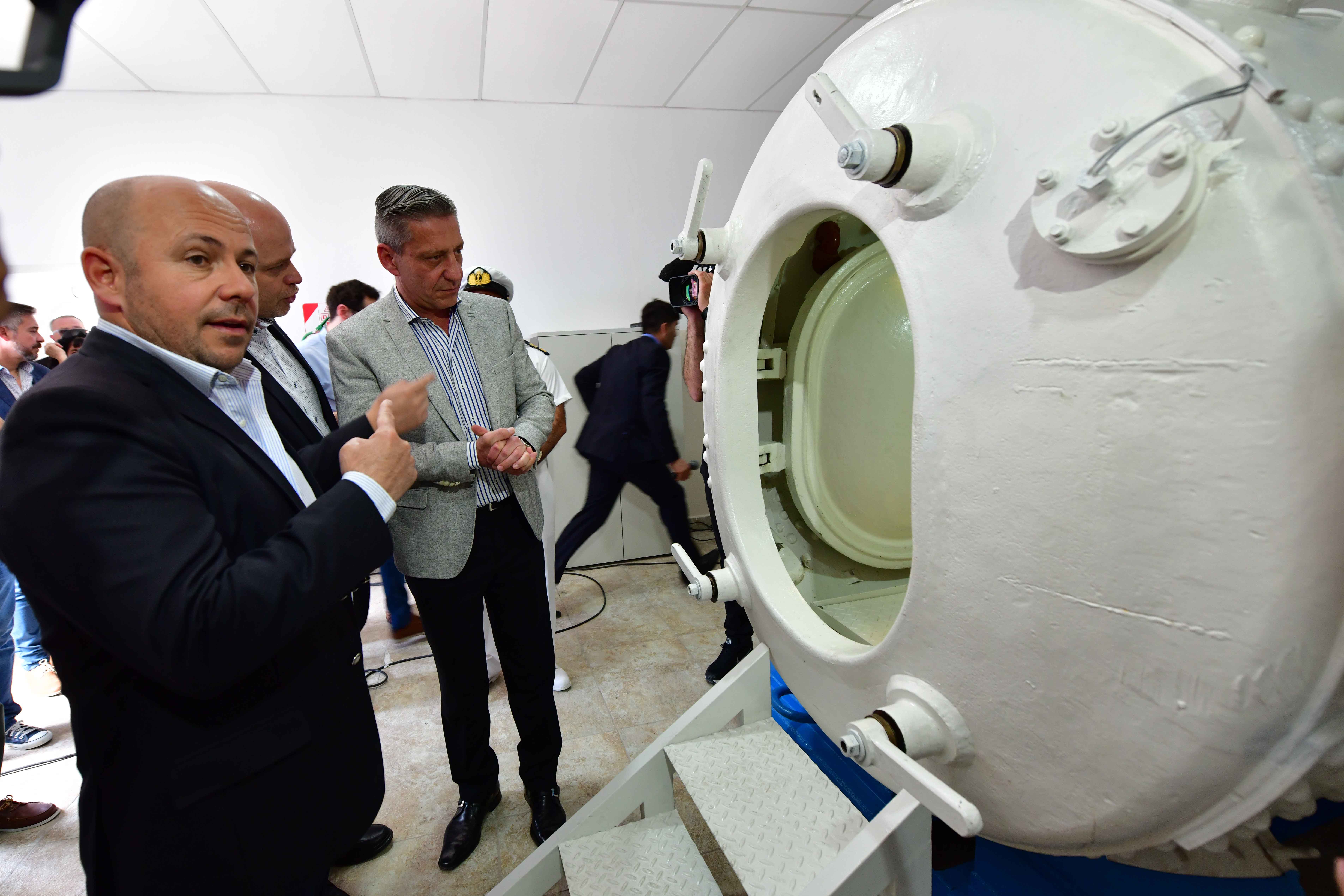 ARCIONI Y SASTRE INAUGURARON LA CÁMARA HIPERBÁRICA EN EL HOSPITAL ISOLA