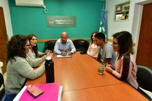 ESTUDIANTES DE ORO: SASTRE RECIBIÓ A JÓVENES DE LA ESCUELA Nº 785 QUE GANARON EL PRIMER PREMIO EN UNA FERIA NACIONAL 