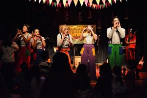 LA VUELTA DE LAS CANCIONES EN EL TEATRO DEL MUELLE