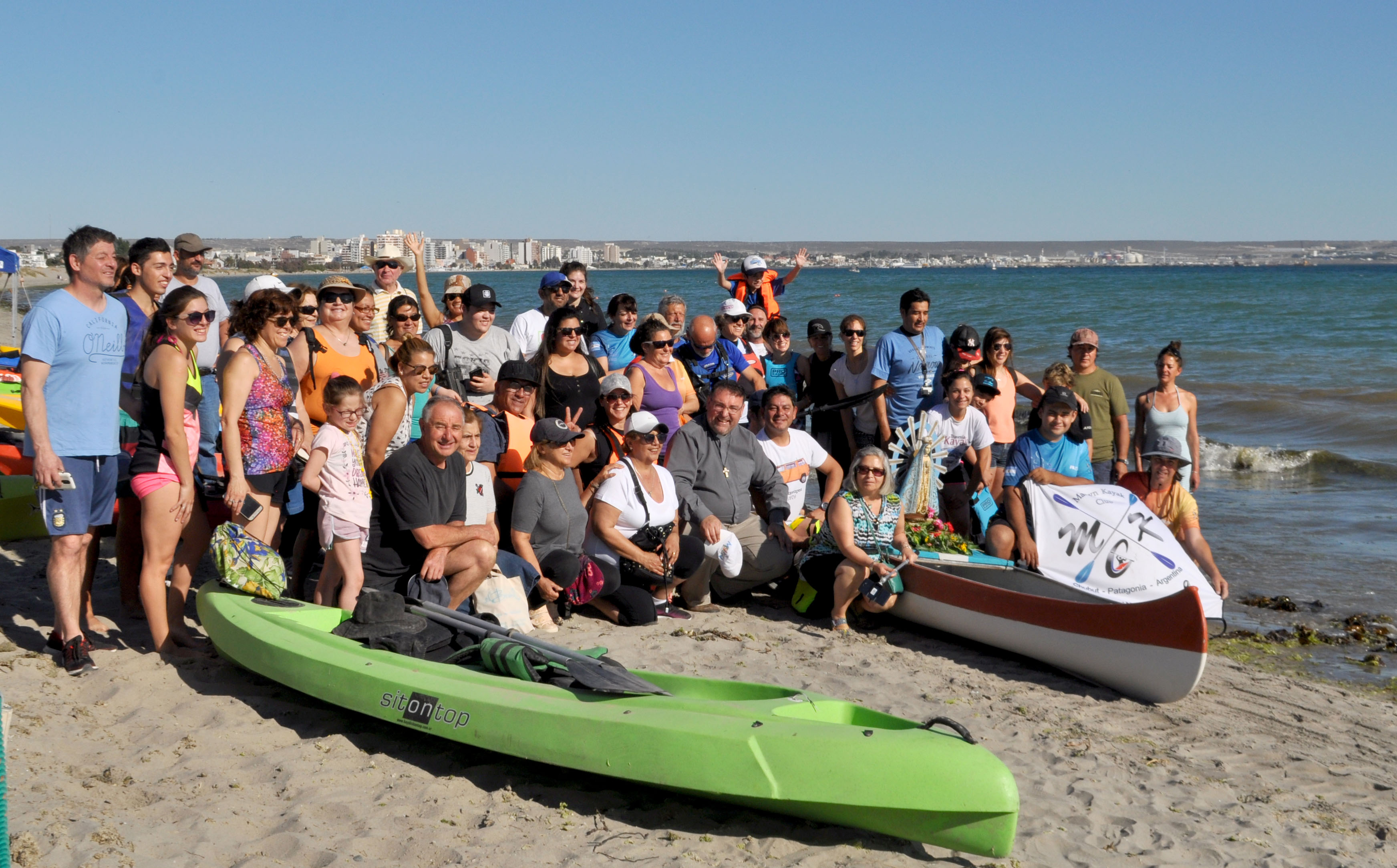 DÍA DE LA PATRONA DE MADRYN: LA CIUDAD CELEBRÓ CON PROCESIÓN NÁUTICA EN HONOR A LA VIRGEN   