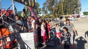 CHICAS Y CHICOS DE DISTINTOS BARRIOS VISITAN EL MEGA PARK
