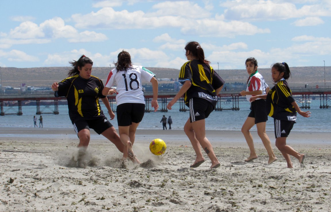 SE JUEGA EN MADRYN EL REGIONAL DE FÚTBOL PLAYA