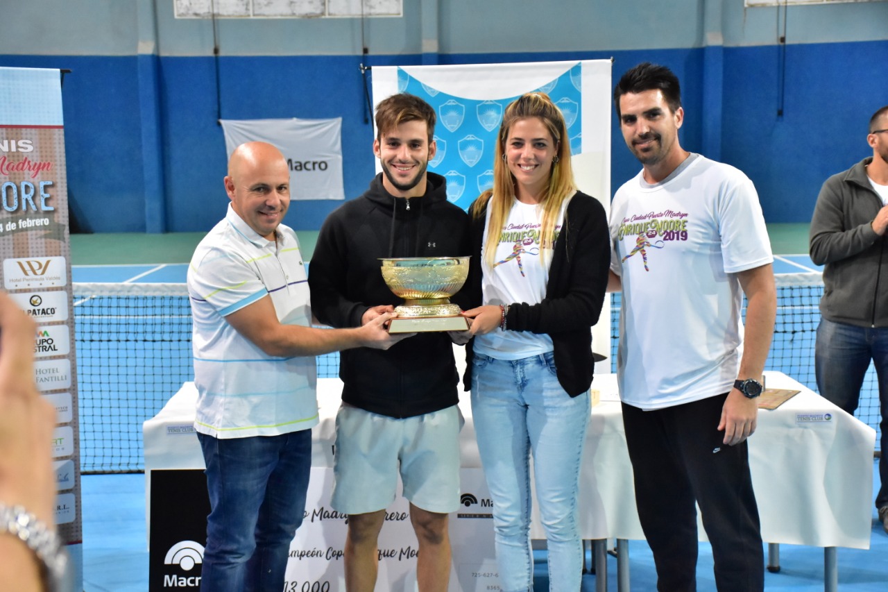 SASTRE EN LA ENTREGA DE PREMIOS DE LA VIGÉSIMA CUARTA COPA DE TENIS “ENRIQUE MOORE”