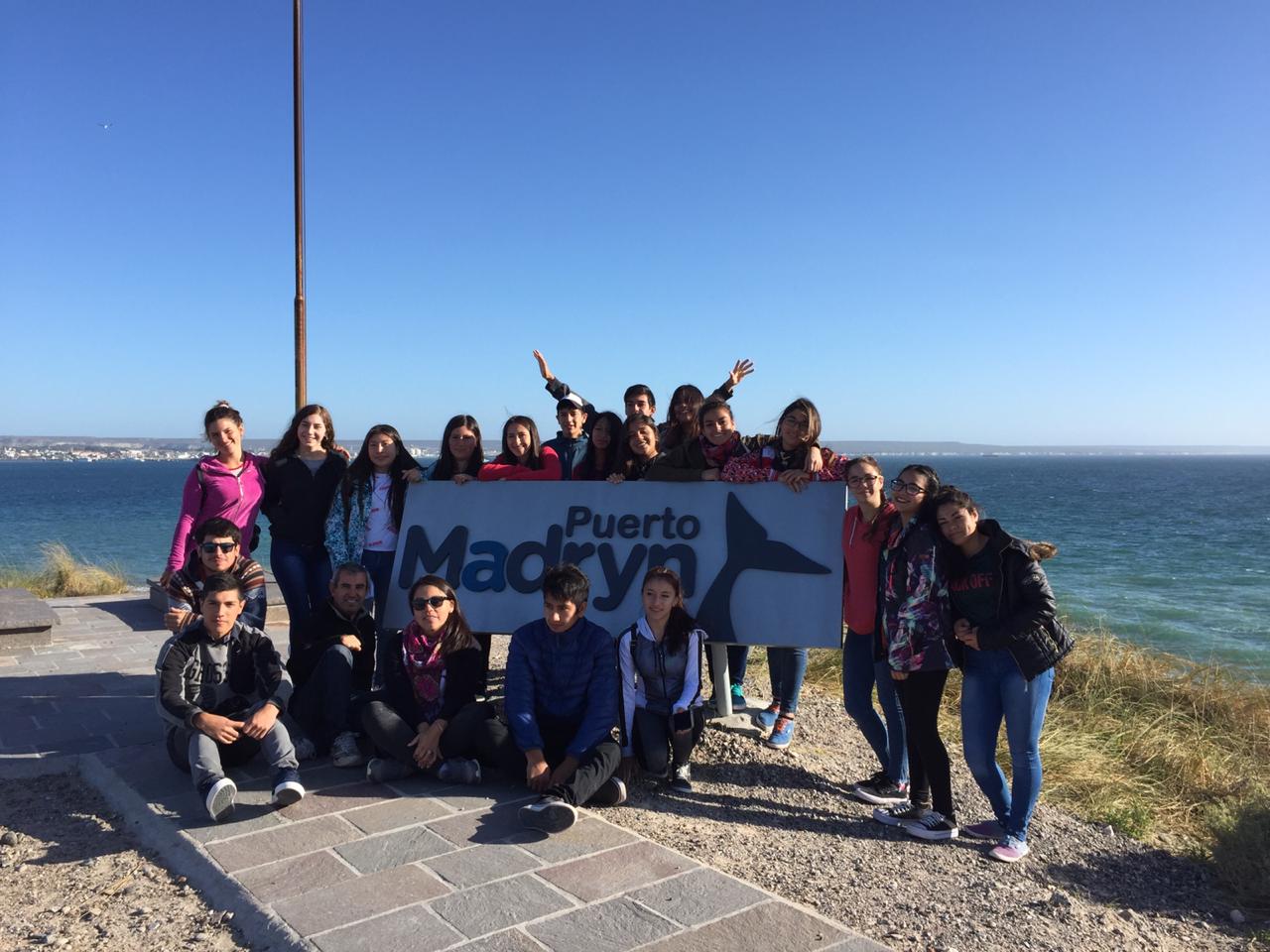 ESTUDIANTES DE CORCOVADO DE VISITA EN PUERTO MADRYN