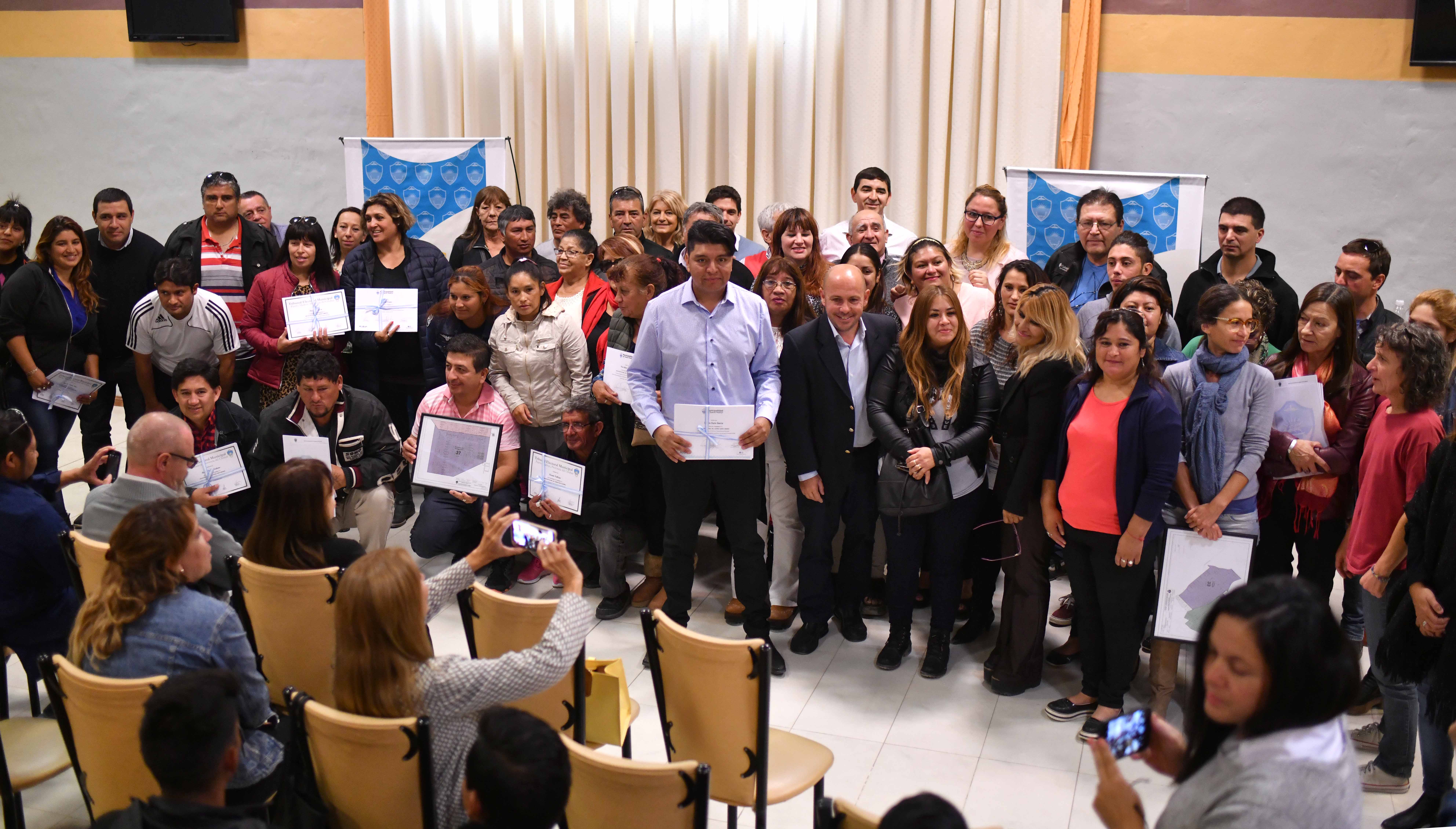 SASTRE ENCABEZÓ ACTO DE NUEVAS AUTORIDADES EN LAS ASOCIACIONES VECINALES