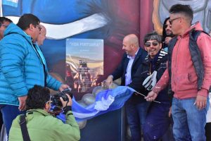 SASTRE EN LA INAUGURACIÓN DEL MURAL “VIDA PORTUARIA”