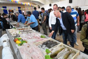 SASTRE ABRIÓ LA FERIA DE PESCADORES EN MADRYN