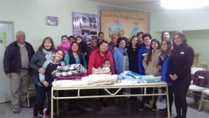 ESTUDIANTES DEL COLEGIO DE PESCA Y VETERANOS DE MALVINAS LLEVARON DONACIONES A LAS PLUMAS