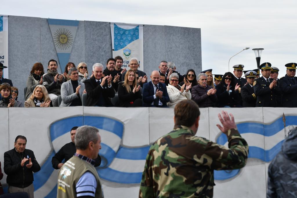 SASTRE ENCABEZÓ EL DESFILE CÍVICO DEL 25 DE MAYO