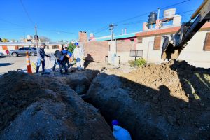 SASTRE RECORRIÓ LAS OBRAS DE CLOACAS EN BARRIO 160 VIVIENDAS
