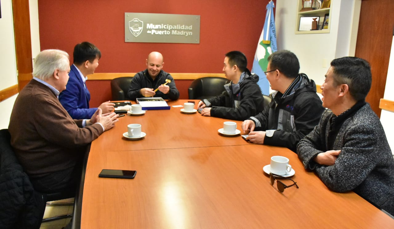 SASTRE CON REFERENTES DE “POWER CHINA”