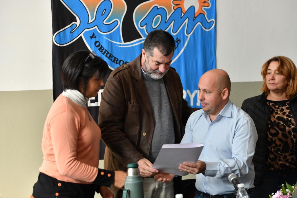 SASTRE CON LOS PADRES DE MICAELA GARCÍA