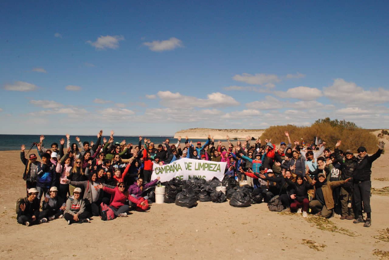 EXITOSA EDICIÓN DE LA CAMPAÑA DE LIMPIEZA “CLEAN UP THE WORLD” EN EL DORADILLO POR EL MES DEL TURISMO