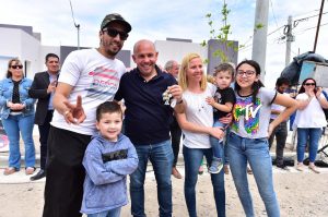 SASTRE ENCABEZÓ ENTREGA DE VIVIENDAS A LOS AFILIADOS DE LA UOM