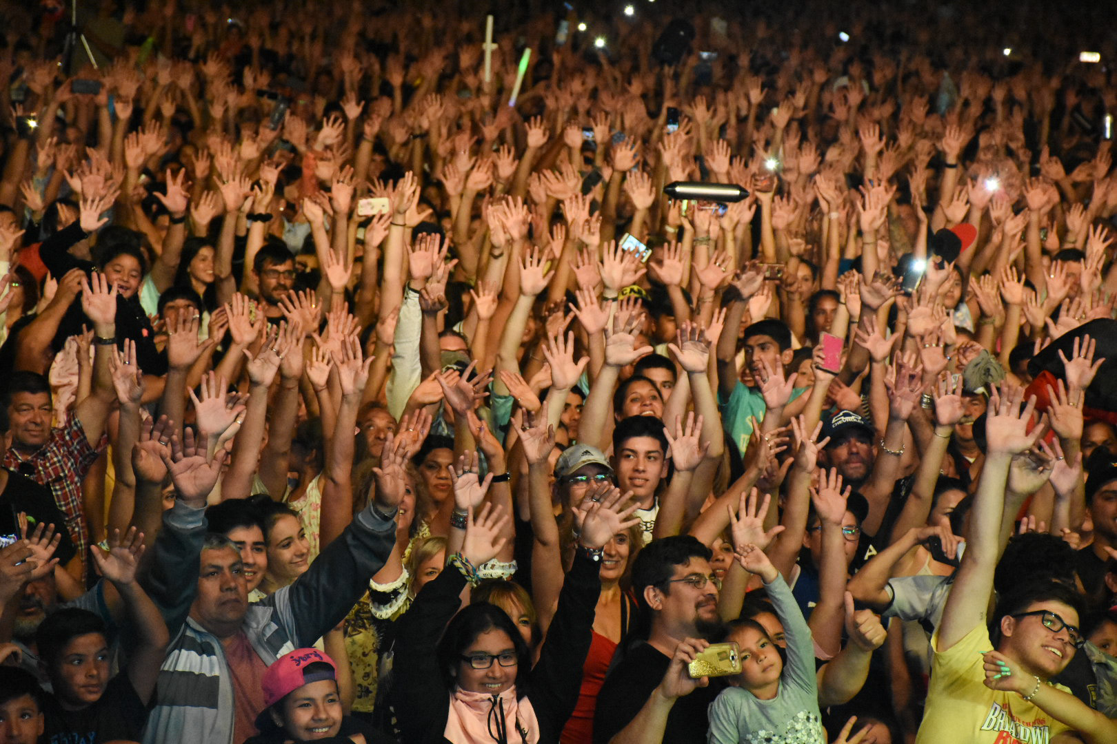 MÁS DE 70 MIL PERSONAS BAILARON AL RITMO DE “LOS PALMERAS” 