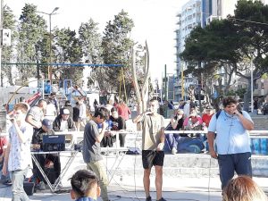 LOS JÓVENES DISFRUTARON DE UN EVENTO DE HIP HOP EN LA COSTA DE LA CIUDAD