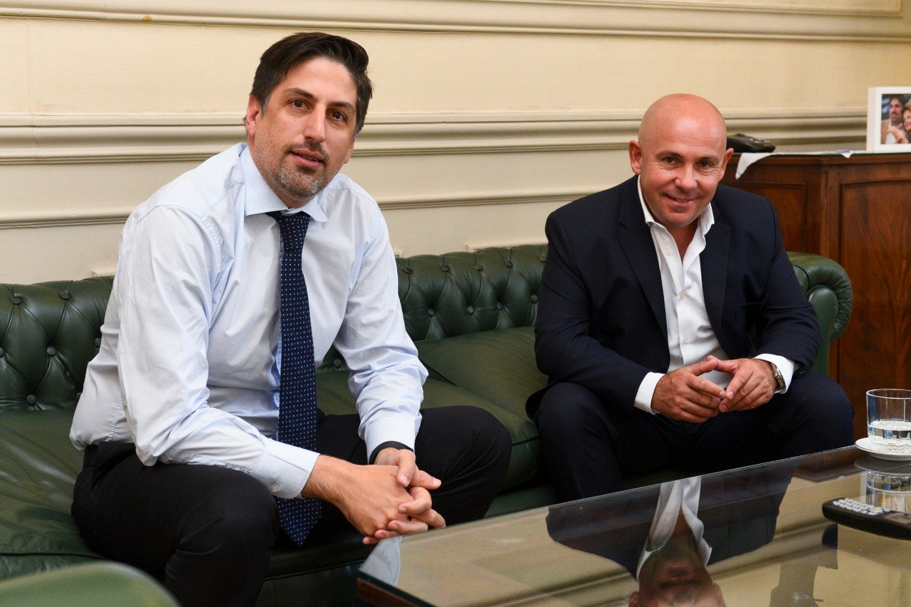 SASTRE CON EL MINISTRO DE EDUCACIÓN DE LA NACIÓN POR LA AMPLIACIÓN DE LA ESCUELA DE PESCA