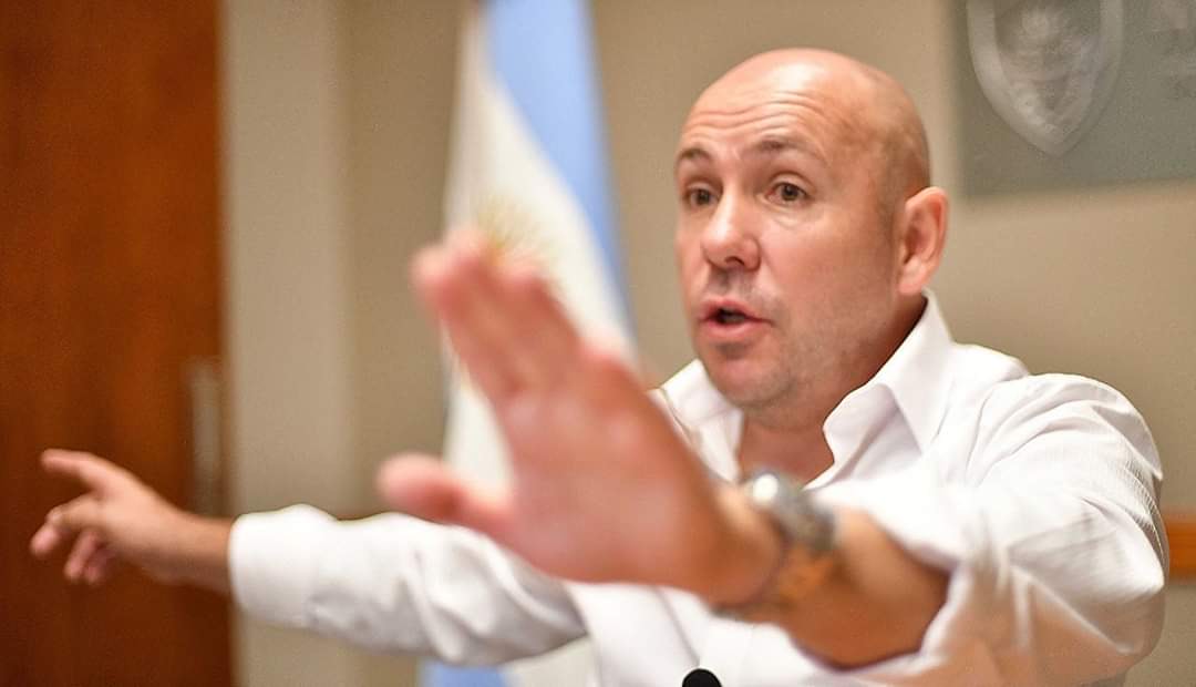 “NO VOY A PERMITIR EL INGRESO A NADIE A PUERTO MADRYN QUE NO SEA RESIDENTE DE LA CIUDAD”
