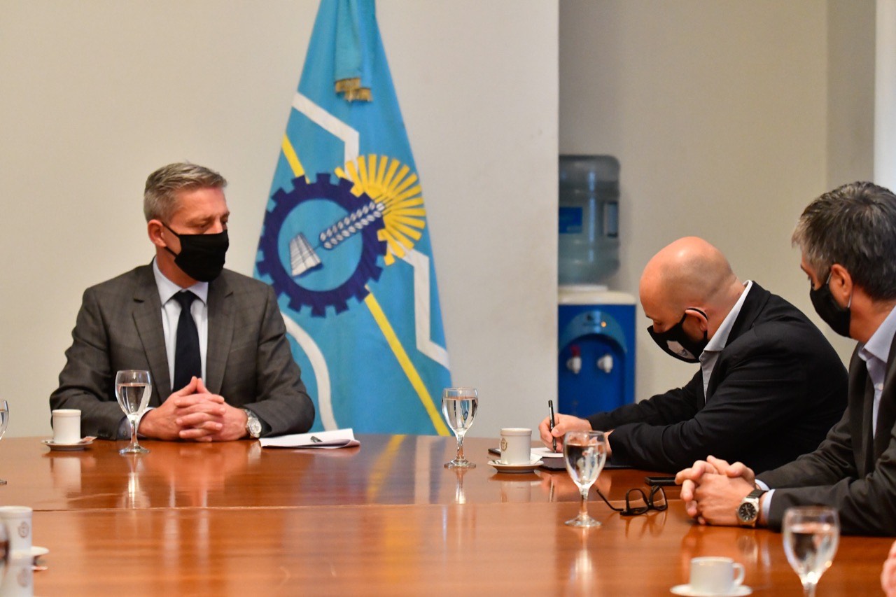 SASTRE FIRMÓ CONVENIO PARA LA EJECUCIÓN DE CORDONES CUNETA