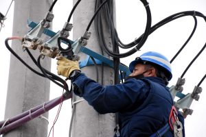 SASTRE INAUGURÓ LA RED ELÉCTRICA DEL BARRIO 27 OCTUBRE