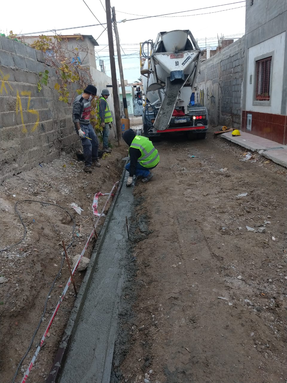 AVANZAN LOS TRABAJOS DE PAVIMENTACIÓN EN EL BARRIO EL PORVENIR