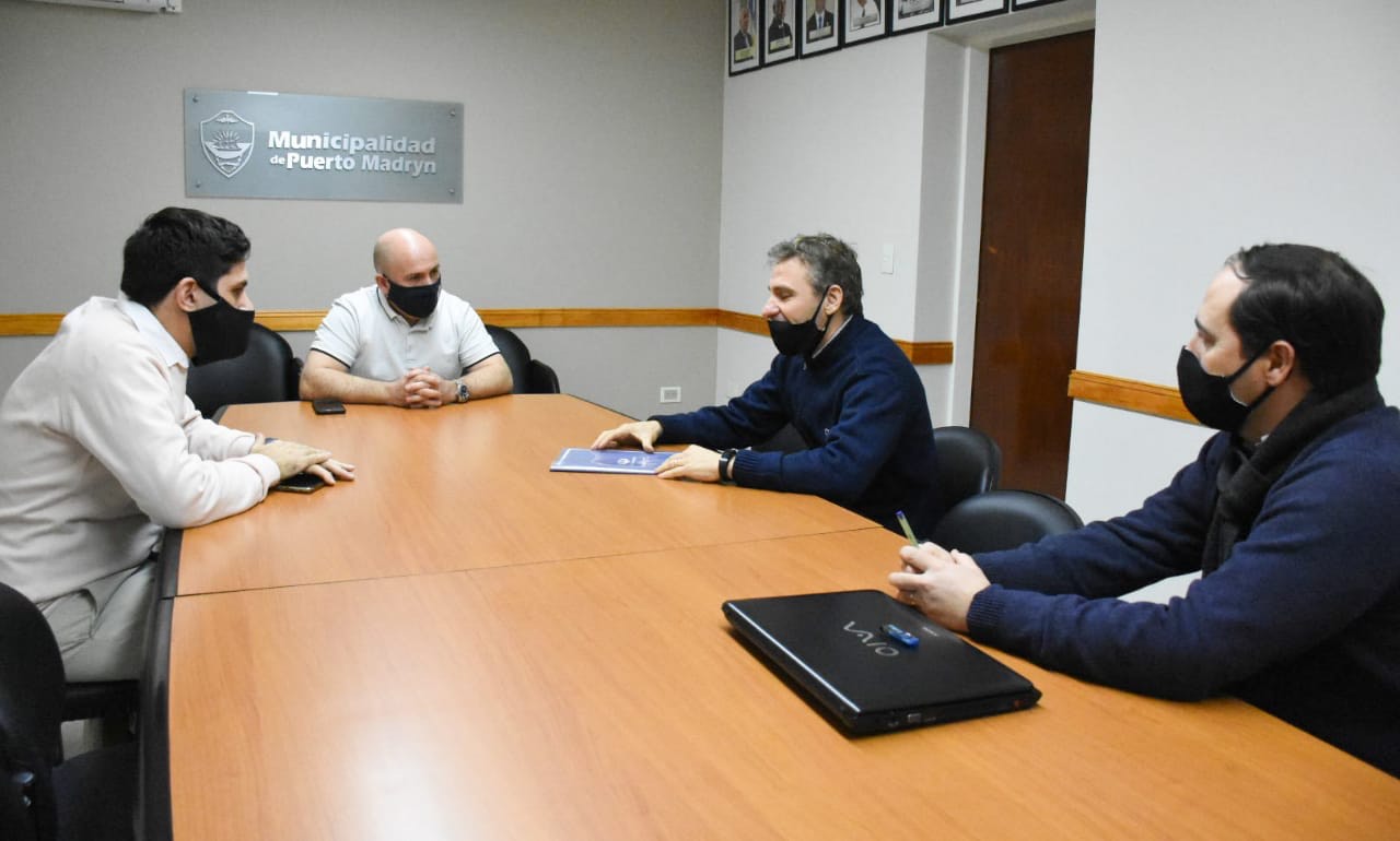 SASTRE SE REUNIÓ CON LOS REPRESENTANTES DE AEROPUERTOS 2000