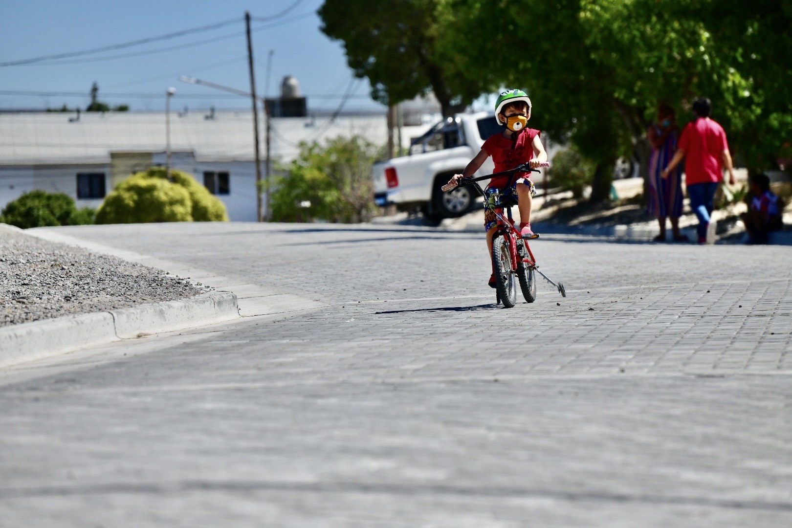 SASTRE INAUGURÓ LA PAVIMENTACIÓN DE LA CALLE PARANÁ