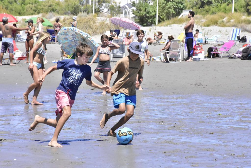 SASTRE CONFIRMÓ QUE LLEGARON A MADRYN 30.000 PERSONAS
