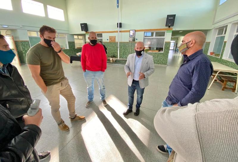 SASTRE ENTREGÓ INSUMOS PARA LA ESCUELA DE PESCA Y EL CLUB DE CIENCIAS POR UN MONTO SUPERIOR AL MILLÓN DE PESOS
