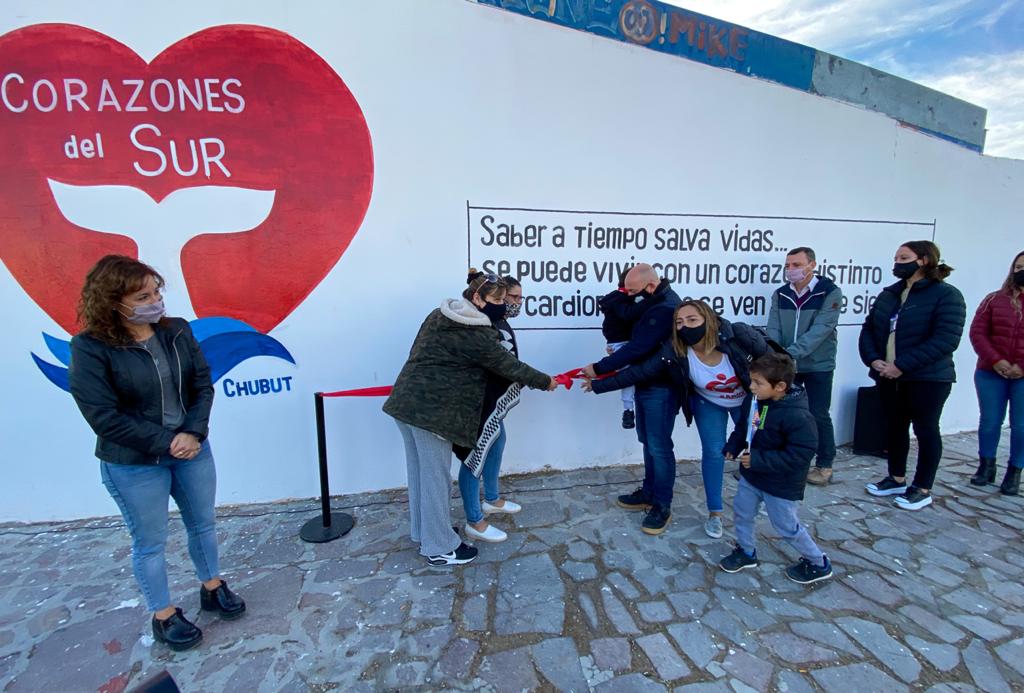 SASTRE INAUGURÓ EL MURAL POR EL DÍA MUNDIAL DE LAS CARDIOPATÍAS CONGÉNITAS Y RATIFICÓ EL COMPROMISO DEL MUNICIPIO CON QUIENES LO NECESITAN