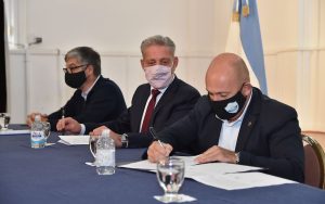 SASTRE FIRMÓ EL CONVENIO DE OBRA PARA LA CONSTRUCCIÓN DE CORDONES CUNETA Y BADENES POR MÁS DE 45 MILLONES DE PESOS