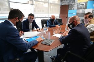 SASTRE FIRMÓ EL CONTRATO PARA CONSTRUIR EL ACUEDUCTO EN MADRYN POR UN MONTO CERCANO A LOS 1.000 MILLONES DE PESOS