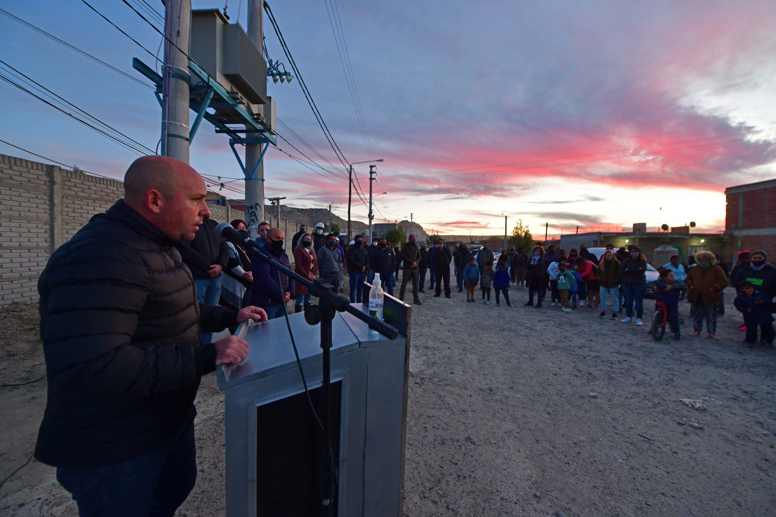 QUEDÓ INAUGURADA LA PRIMERA ETAPA DE LA RED ELÉCTRICA DEL BARRIO PERÓN, QUE BENEFICIARÁ A MÁS DE 800 FAMILIAS