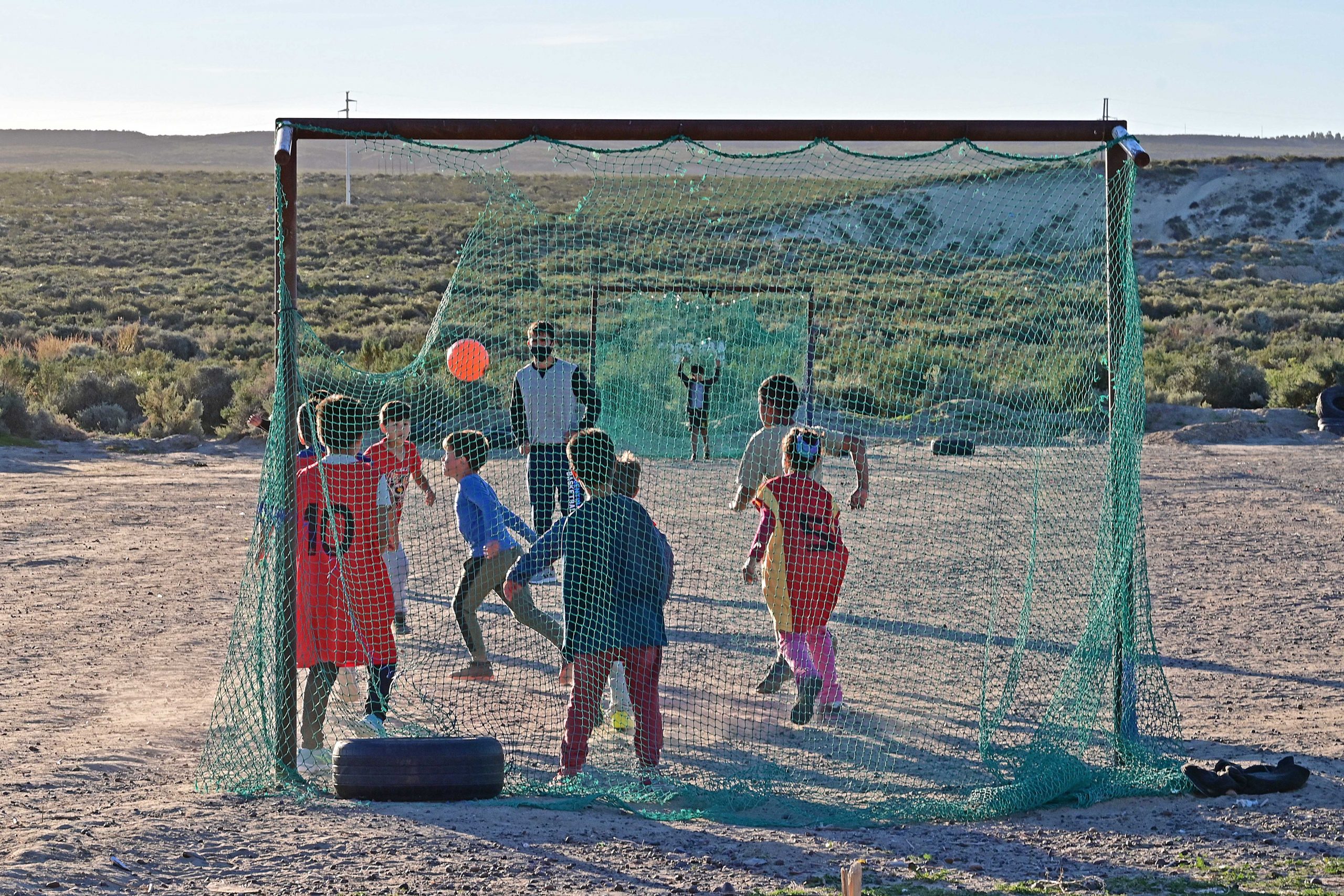 SASTRE RECORRIÓ LOS TALLERES DEPORTIVOS EN LOS BARRIOS DE MADRYN Y VALORÓ LOS ESPACIOS DE SOCIALIZACIÓN PARA NIÑOS Y JÓVENES