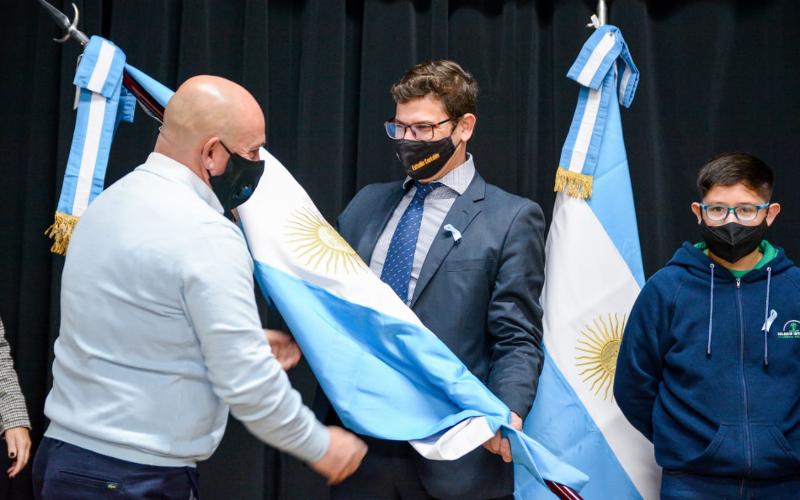 SASTRE: “LA BANDERA ES NUESTRO SÍMBOLO DE UNIDAD Y HOY TENEMOS QUE ESTAR MÁS JUNTOS QUE NUNCA PARA SEGUIR HACIENDO MADRYN DE LA MEJOR MANERA”