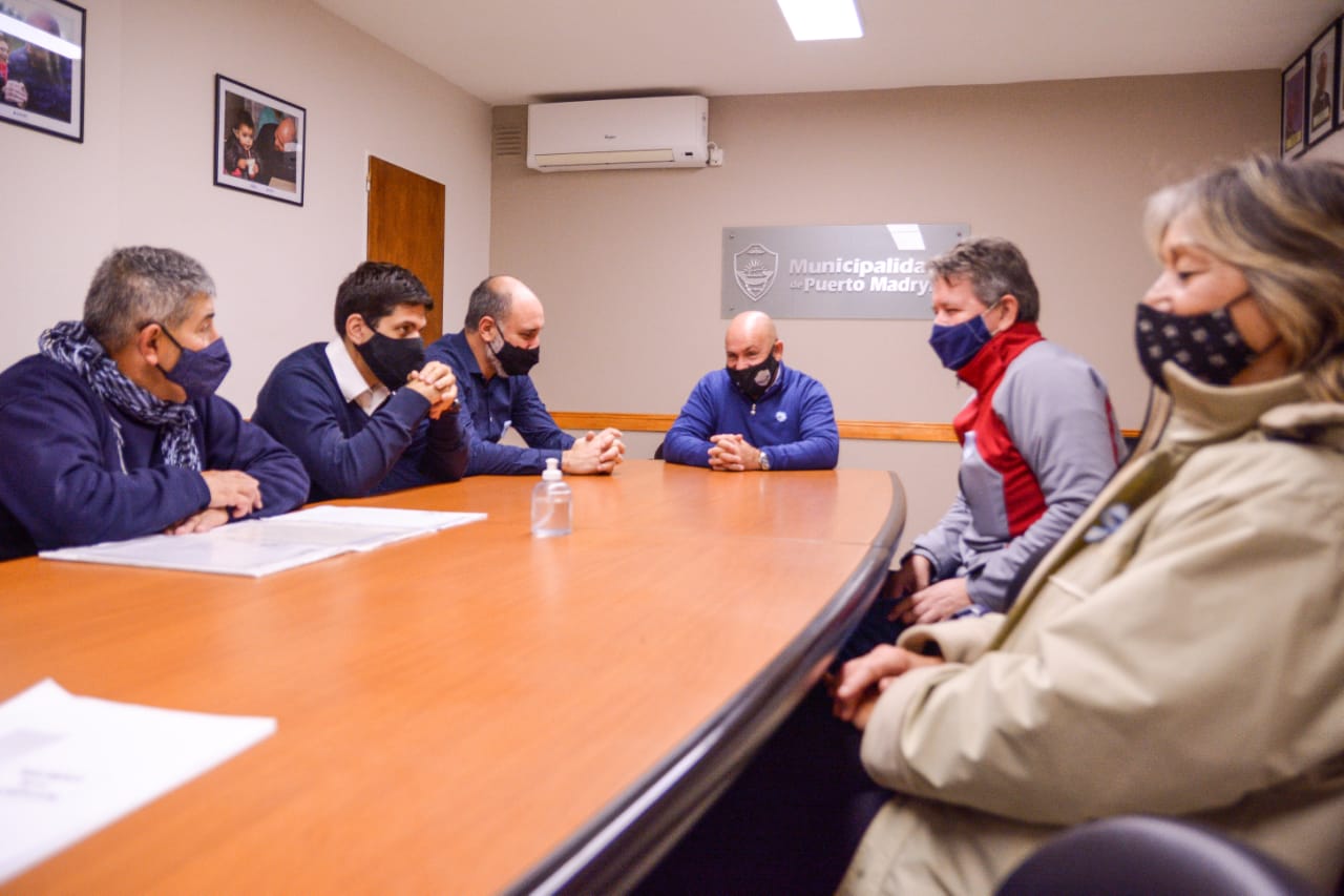 SASTRE SE REUNIÓ CON LOS REFERENTES DE LA FERIA COSTA AZUL DEL BARRIO PERÓN PARA FORTALECER LA ECONOMÍA SOCIAL Y POPULAR