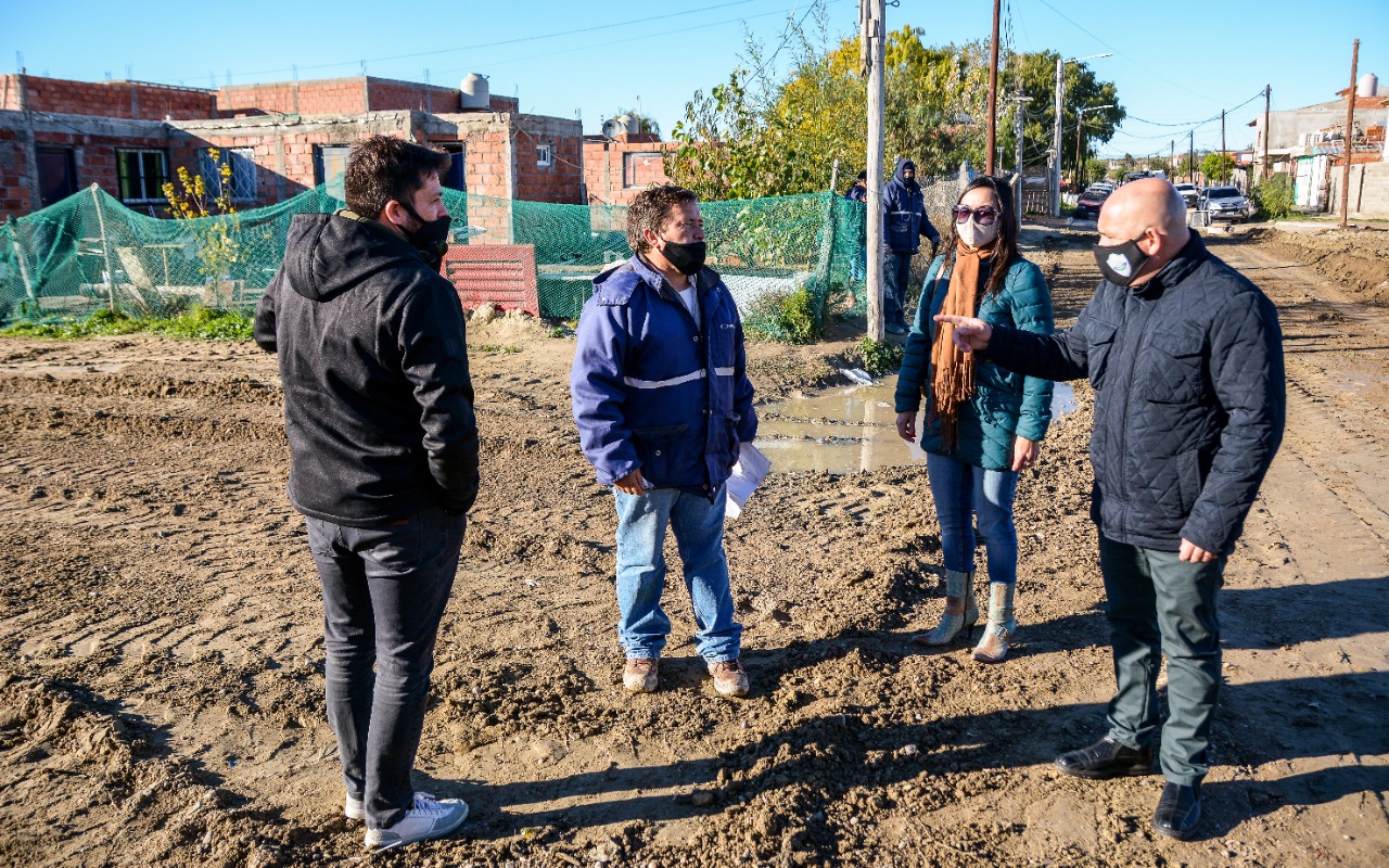 EL INTENDENTE SUPERVISÓ LA OBRA DEL BYPASS QUE SE COLOCÓ EN LA CÁMARA DE EFLUENTES UBICADA EN LA ZONA OESTE DE MADRYN