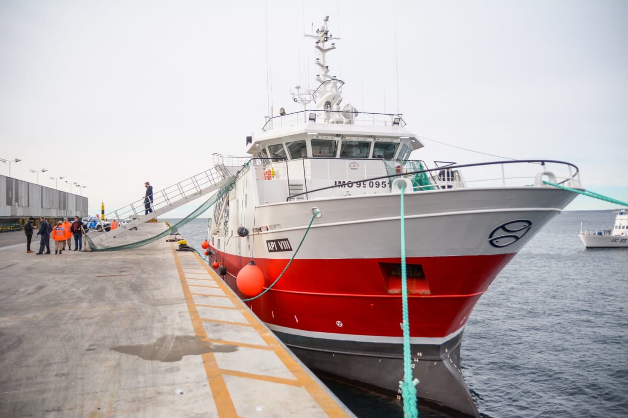EL VICEGOBERNADOR Y EL INTENDENTE RECORRIERON EL NUEVO BARCO QUE SUMÓ IBERCONSA A LA FLOTA LOCAL