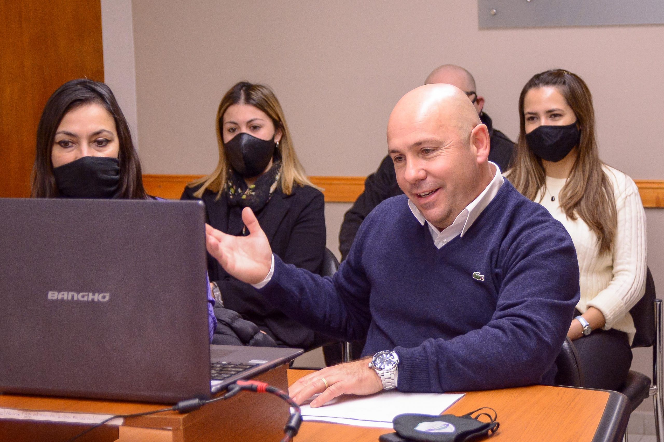 SASTRE ACOMPAÑÓ A VECINOS QUE FUERON BENEFICIADOS CON CRÉDITOS PARA LA CONSTRUCCIÓN DE VIVIENDAS POR PARTE DE NACIÓN