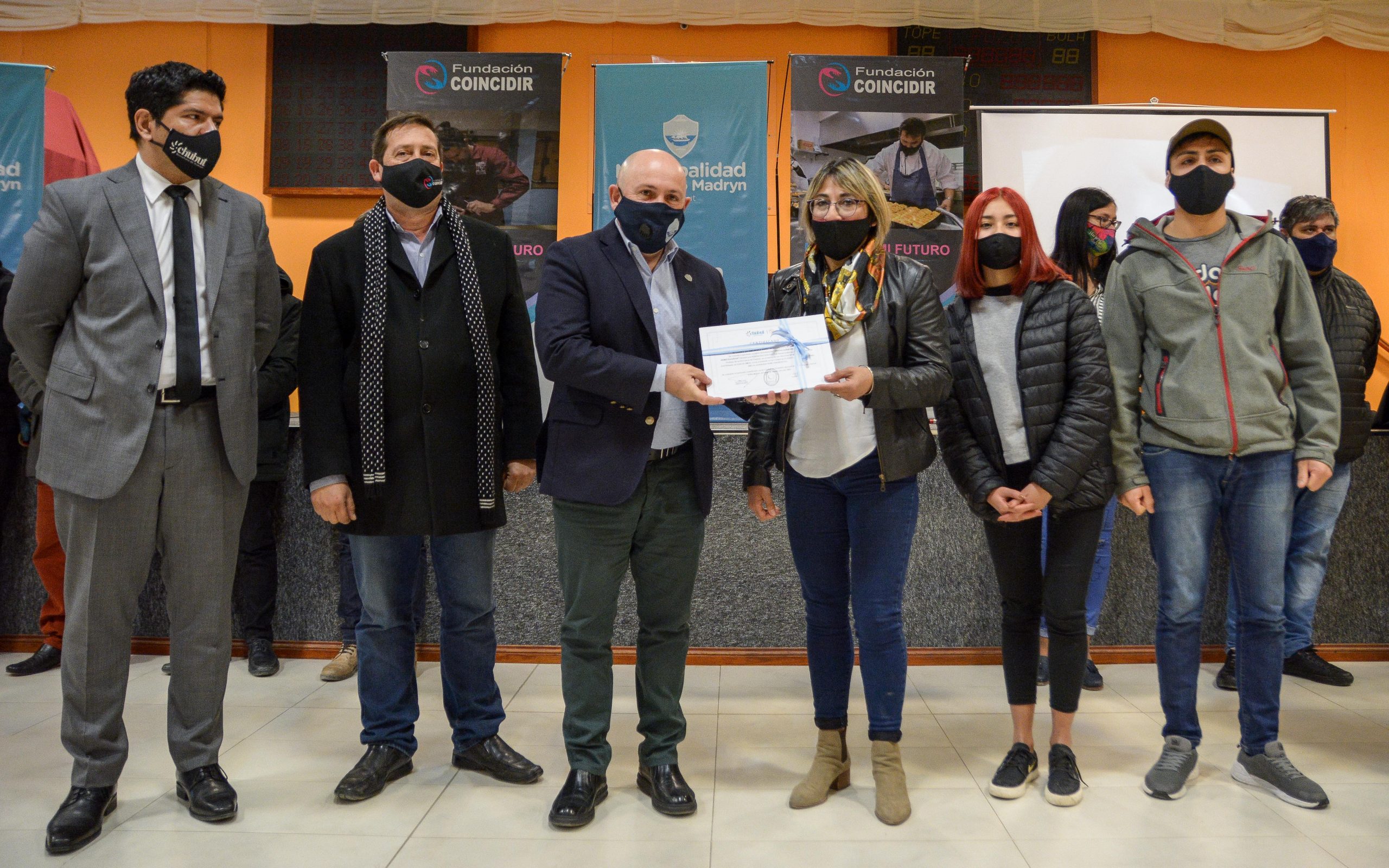 SASTRE ACOMPAÑÓ LA ENTREGA DE CERTIFICADOS LABORALES POR PARTE DE LA FUNDACIÓN COINCIDIR