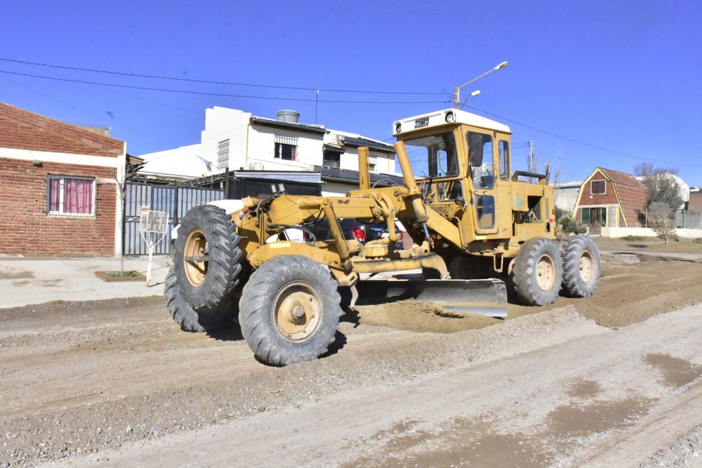 AVANZA LA REPARACIÓN DE CALLES TRAS LAS LLUVIAS DEL FIN DE SEMANA