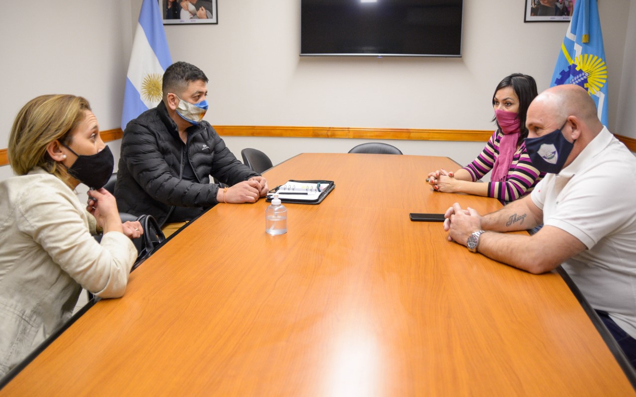 SASTRE DIALOGÓ CON VECINOS DEL BARRIO PERÓN PARA AVANZAR EN LA DOTACIÓN DE GAS EN EL SECTOR