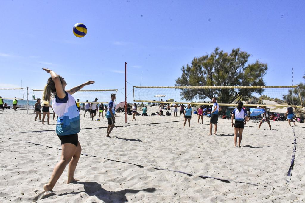 SE REALIZÓ UNA CHARLA SOBRE “DEPORTES DE PLAYA: INTRODUCCIÓN Y DESARROLLO DE UNA ESPECIALIDAD EMERGENTE”