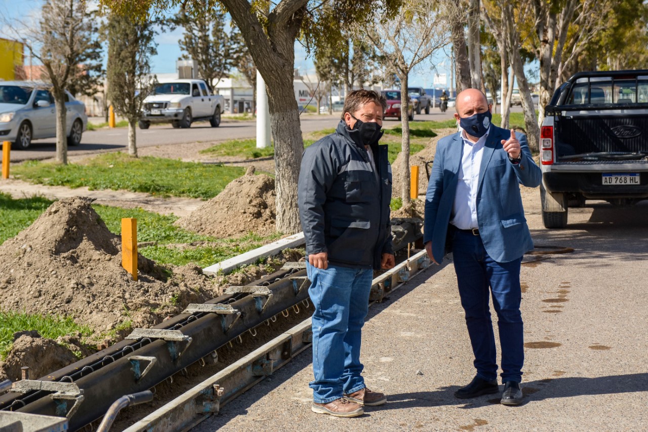 SASTRE RECORRIÓ LAS OBRAS QUE SE ESTÁN HACIENDO SOBRE LA AVENIDA 20 DE JUNIO EN EL ACCESO PRINCIPAL A MADRYN