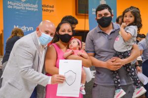 MÁS DE 120 FAMILIAS MADRYNENSES RECIBIERON LAS RESOLUCIONES DE ADJUDICACIÓN DE SUS TIERRAS