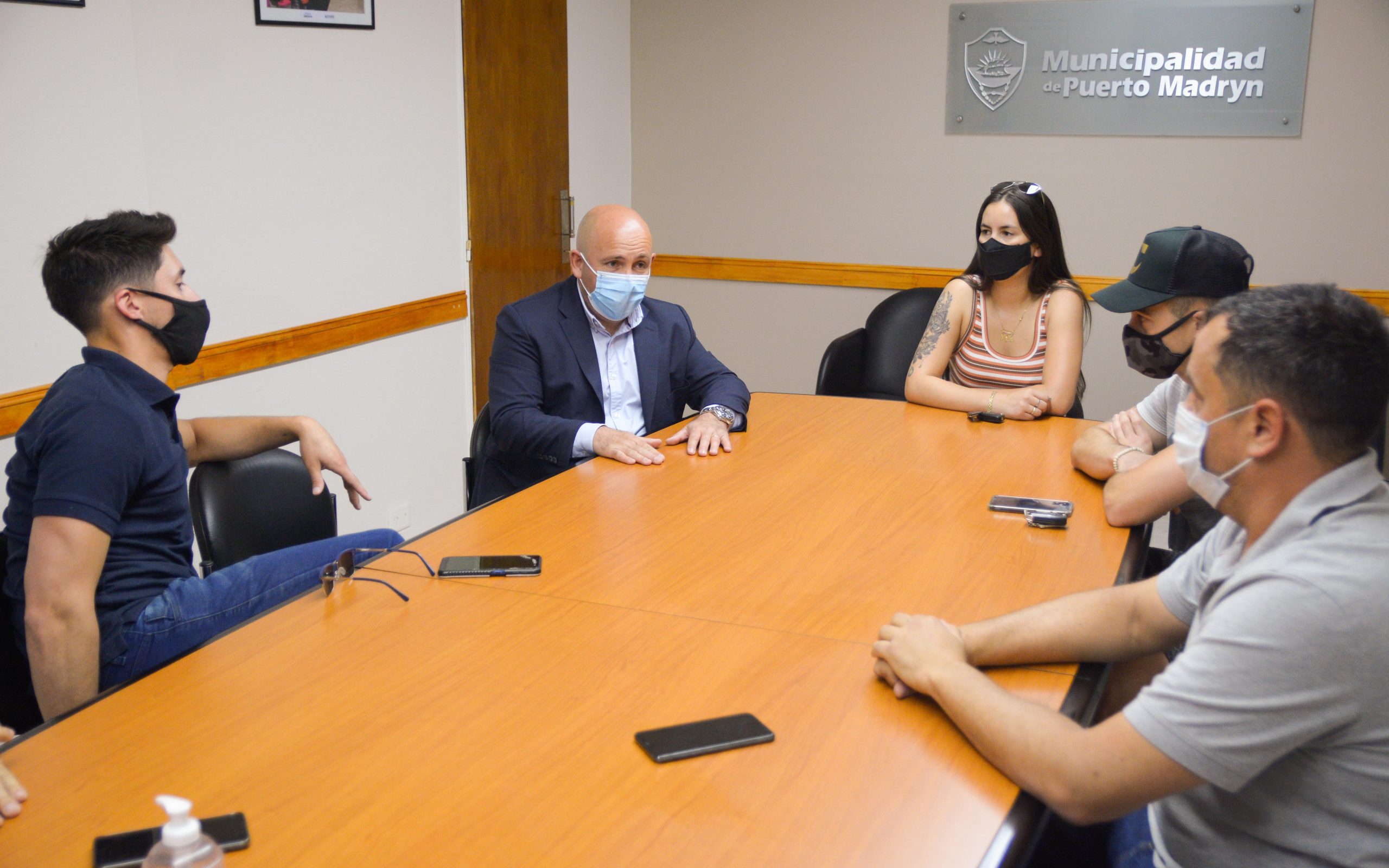 SASTRE SE REUNIÓ CON REPRESENTANTES DE LAS CERVECERÍAS LOCALES PARA PLANIFICAR ACCIONES DE CARA AL VERANO