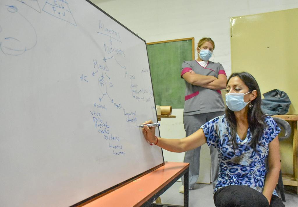 CURSO DE MANIPULACIÓN DE ALIMENTOS PARA VECINOS DEL BARRIO SAN MIGUEL