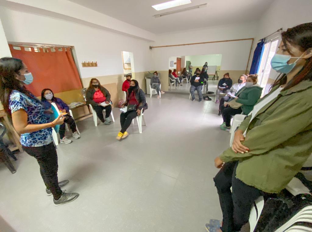 CURSO DE MANIPULACIÓN DE ALIMENTOS PARA VECINOS DE LOS BARRIOS RUCAL HUE Y ANON CAR